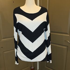 Liz Claiborne Black and White Knit Top
